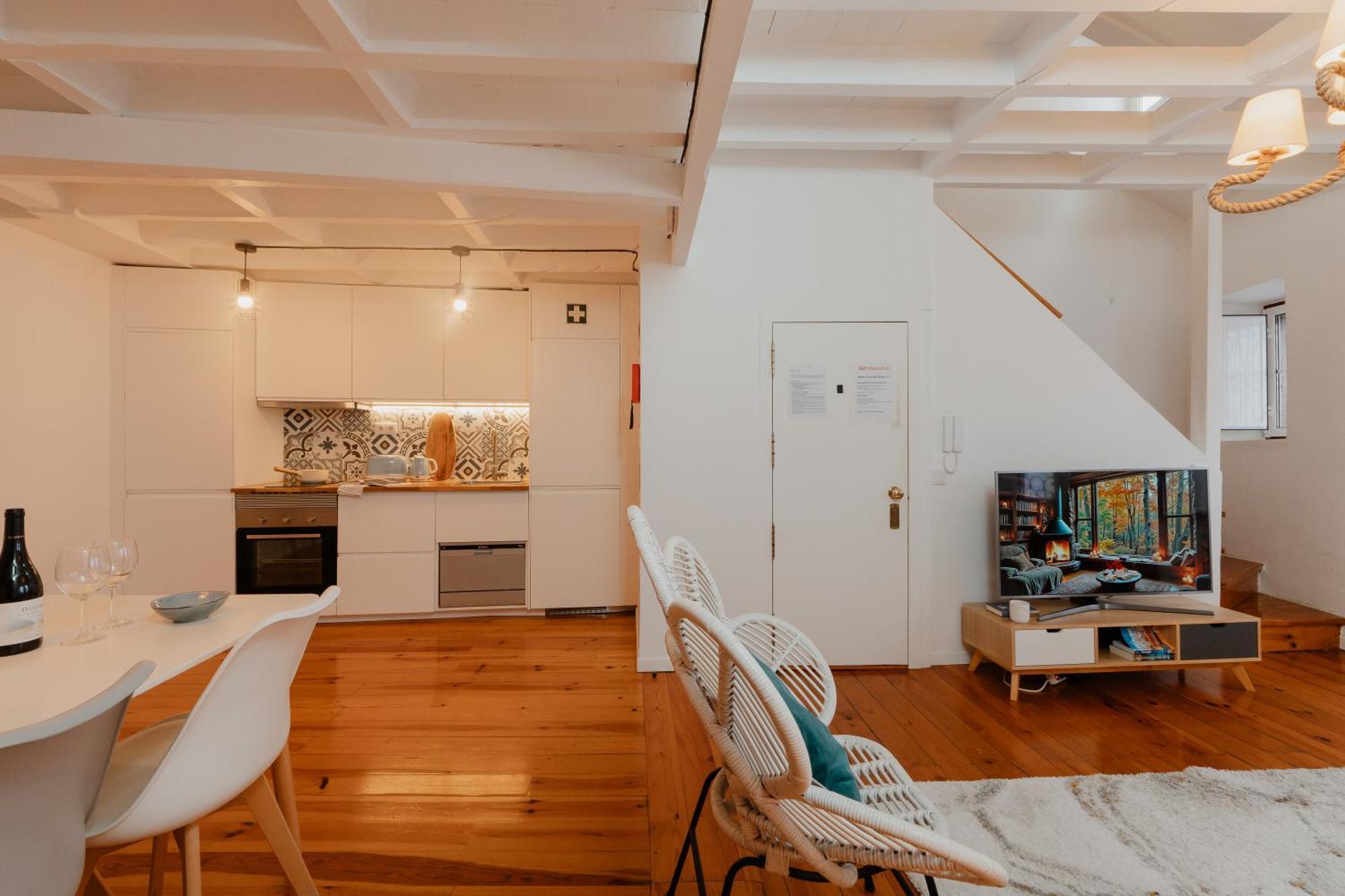 Stylish Getaway In A Mezzanine Flat By The Castle Apartment Lisbon Exterior photo